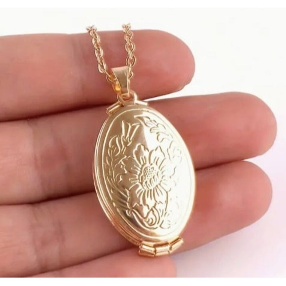 Gold Stainless Steel Floral Oval 4-Photo Locket Pendant Necklace